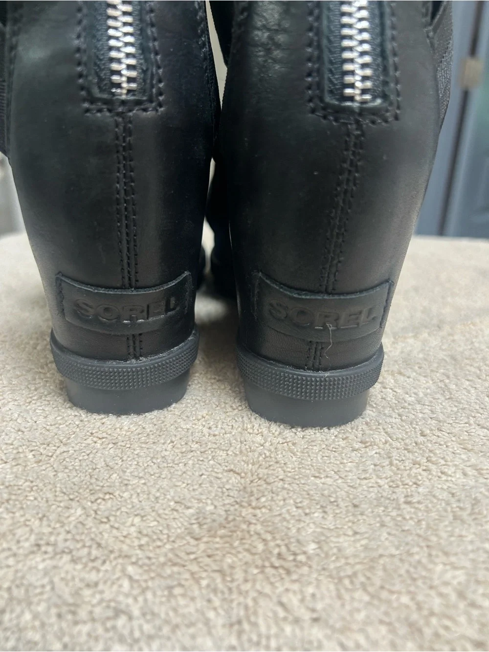 SOREL JOANIE II Strappy wedge sandals. Size 6. EUC Elastic crisscross straps zip